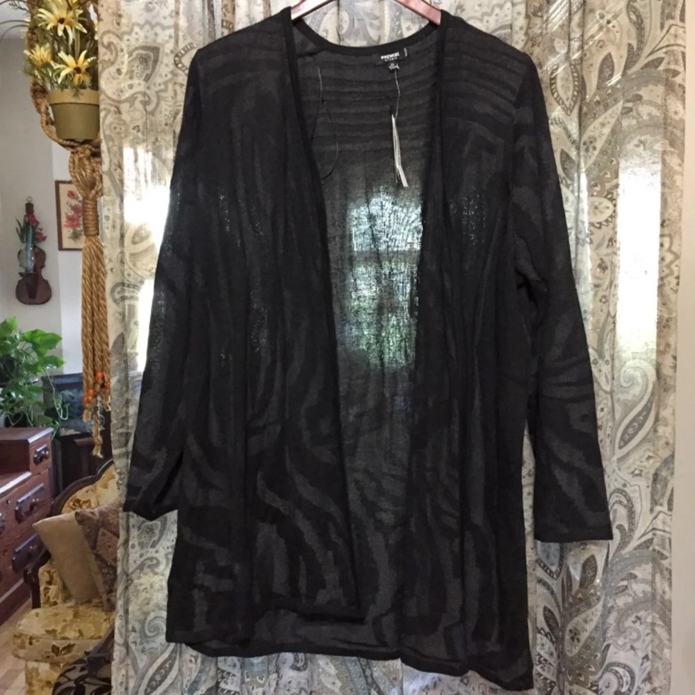 Premise studio Cardigan